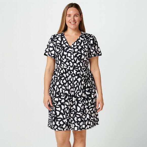 NWOT Susan Graver Women’s Black & White Geometric Faux Wrap Dress Size Medium - Picture 1 of 7